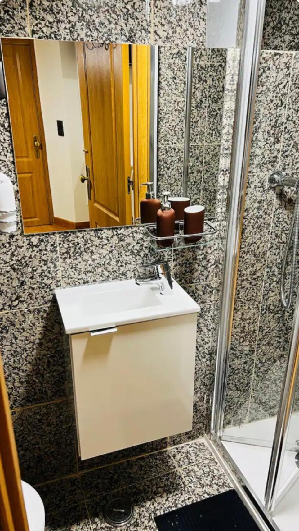 Séjour chez l'habitant Alfama - *